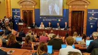 Torna per le famiglie italiane la Carta Dedicata a te