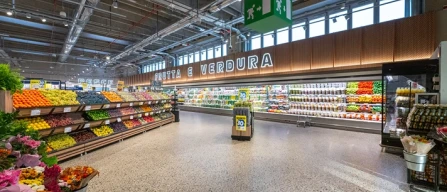 Consumi, i negozi fisici tornano al centro-image