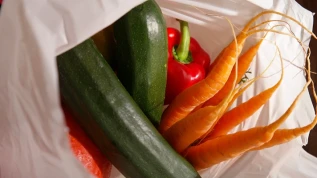 Svizzera, torna il sacchetto nel peso di frutta e verdura