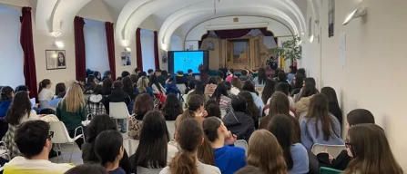 A Catania ricreazione con frutta-image