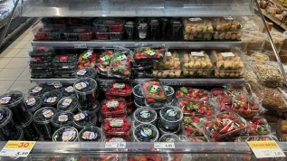Piccoli frutti: mirtilli e more in promo, ribes alle stelle