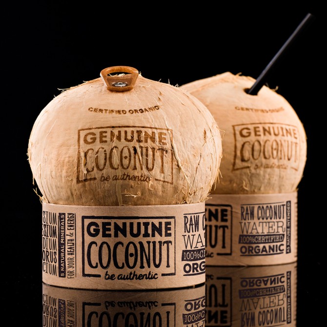 Genuine Coconut – World´s Coconut Trading, Spagna. Noce di coco bio con una apertura brevettata ed una cannuccia.
